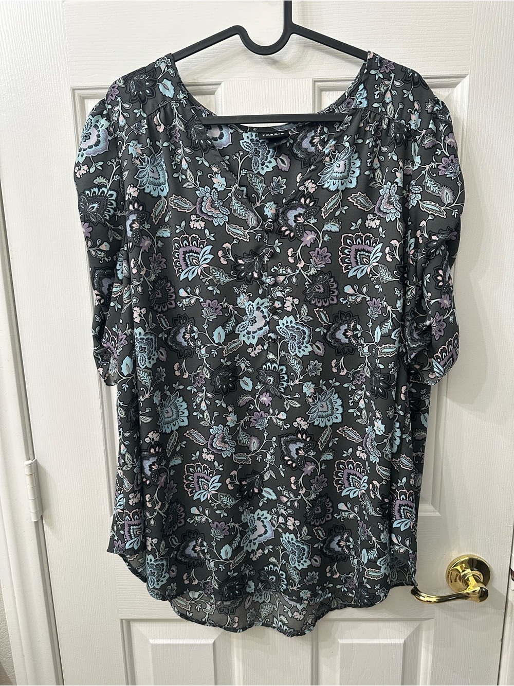 Torrid Top Harper Blouse Gray Blue Purple Floral V-Neck Buttons Ruched Sleeve 2X